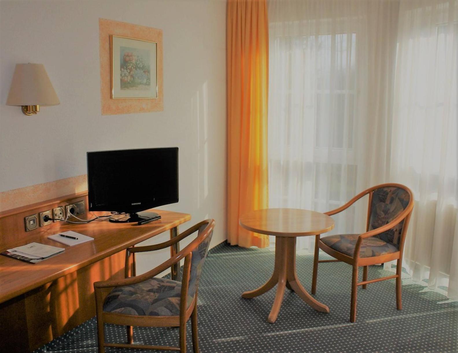 Hotel Schoene Aussicht Gießen Esterno foto