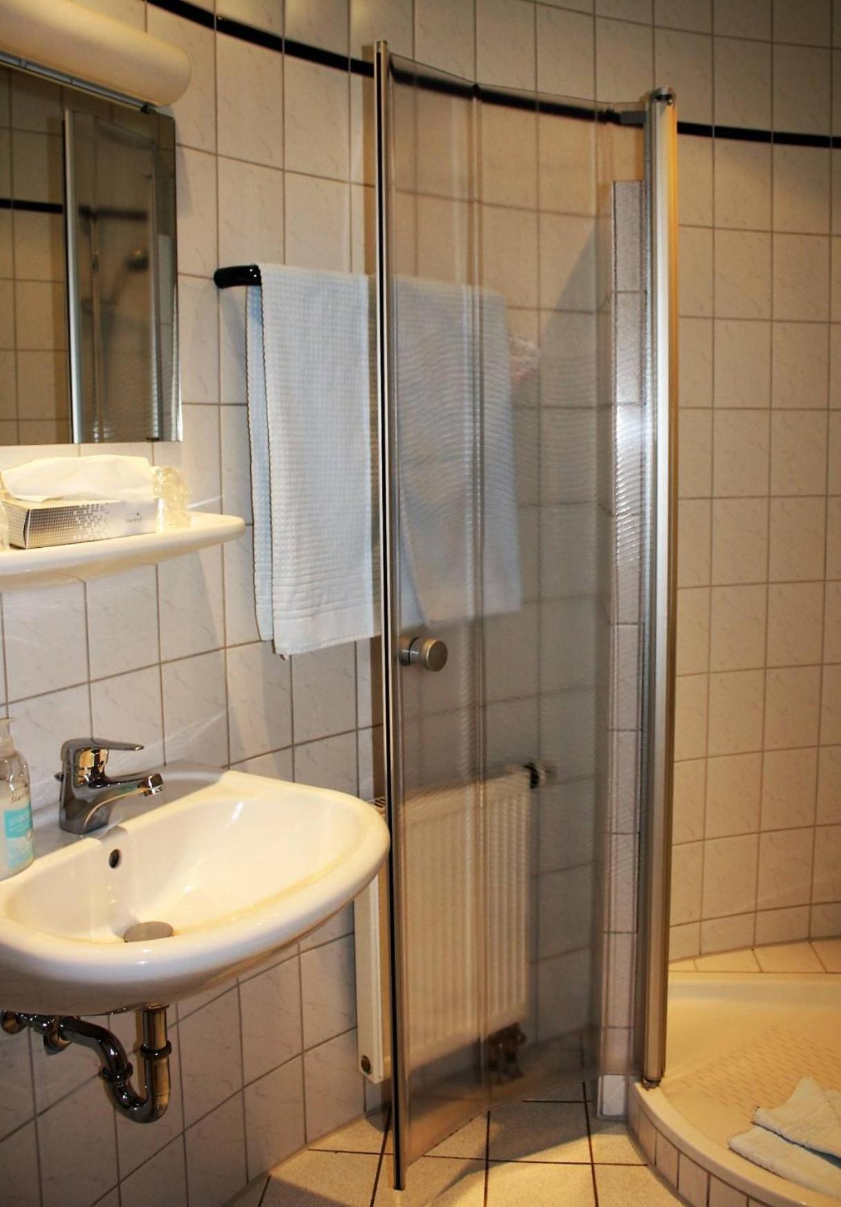 Hotel Schoene Aussicht Gießen Esterno foto